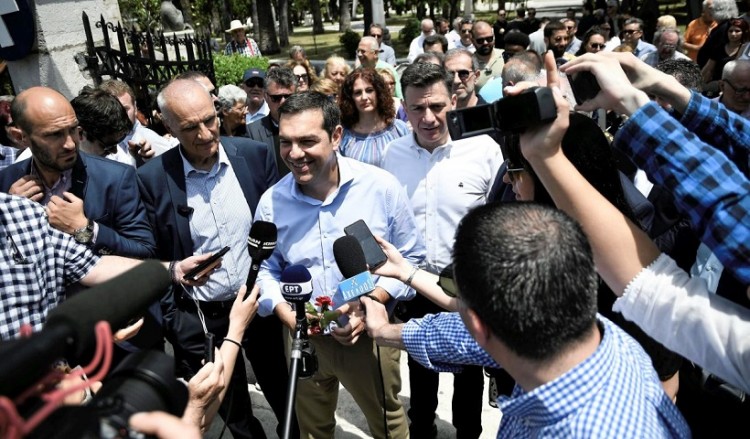 Τσίπρας: Ο Μητσοτάκης με μαφιόζικες πρακτικές προσπαθεί να κρύψει το μεγάλο σκάνδαλο της ύφεσης (βίντεο)