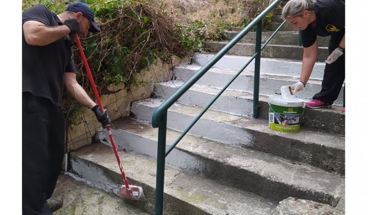 Ο Όμιλος Ποντίων Χορευτών Καβάλας ομόρφυνε δρόμο της πόλης (φωτο)