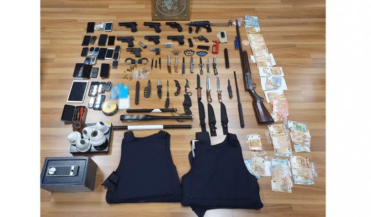 Πλούσια δράση είχε το κύκλωμα εκβιαστών – Προστασία, όπλα, ξυλοδαρμοί, κυνομαχίες, τοκογλυφία