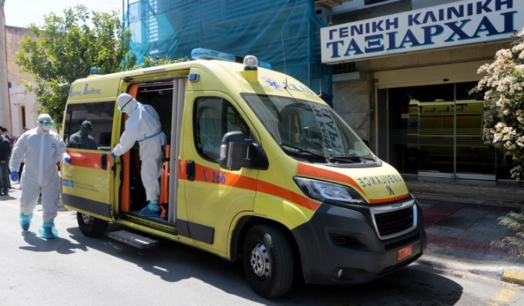 Ποινική δίωξη σε στελέχη και γιατρούς της κλινικής «Ταξιάρχαι» για τη μετάδοση του κορονοϊού