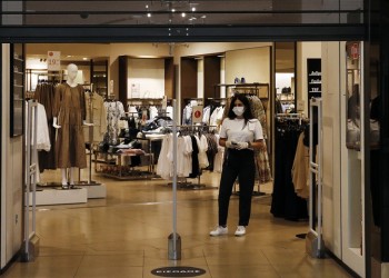 Κορονοϊός: Ανοιχτά τα μαγαζιά στις «κόκκινες» περιοχές