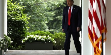 Ο πρόεδρος Τραμπ δεν υπέστη εγκεφαλικό, διαβεβαιώνει ο γιατρός του