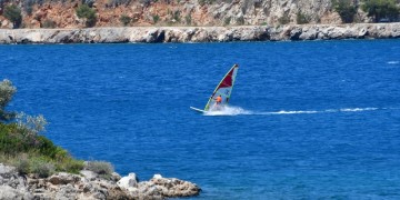 Καιρός: Εξασθενούν οι βοριάδες την Τετάρτη, ανεβαίνει ο υδράργυρος