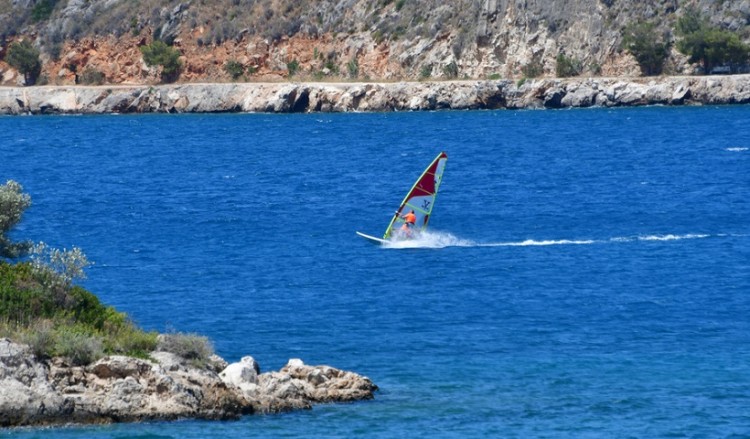Καιρός: Εξασθενούν οι βοριάδες την Τετάρτη, ανεβαίνει ο υδράργυρος