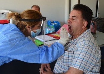 Κορονοϊός: Εστίες μετάδοσης οι γάμοι, ανησυχία για την Αττική