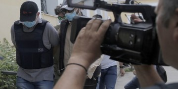 Βροχή οι καταγγελίες για τον ψευτογιατρό – Άρωμα αντί για θεραπεία σε καρκινοπαθή