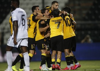 ΠΑΟΚ-ΑΕΚ 0-2: Το ντέρμπι της Τούμπας έβαλε φωτιά στα play off