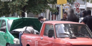 Επίθεση με τσεκούρι: Ψάχνουν απαντήσεις στο κινητό του δράστη