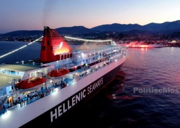 Χίος: Ο χαιρετισμός του «Νήσος Σάμος» στην προσφυγική Αγία Παρασκευή Καστέλλου (βίντεο)