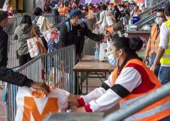 Covid-19: «Φορολογήστε μας!» – Μεγιστάνες ζητούν να επιβληθεί φόρος στους πλούσιους