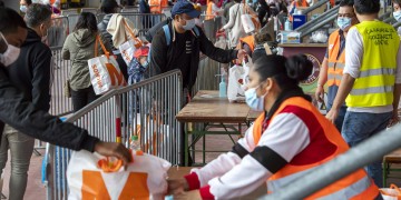 Covid-19: «Φορολογήστε μας!» – Μεγιστάνες ζητούν να επιβληθεί φόρος στους πλούσιους