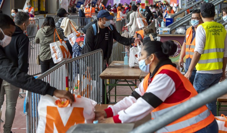 Covid-19: «Φορολογήστε μας!» – Μεγιστάνες ζητούν να επιβληθεί φόρος στους πλούσιους