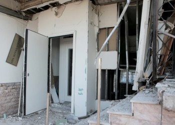 Έκρηξη βόμβας σε ναυτιλιακή στην Καστέλλα του Πειραιά (φωτο)