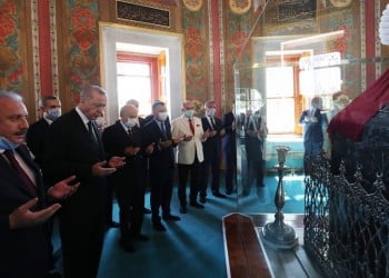 Le Figaro: Η κοσμική χώρα του Μουσταφά Κεμάλ πέρασε