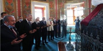 Le Figaro: Η κοσμική χώρα του Μουσταφά Κεμάλ πέρασε