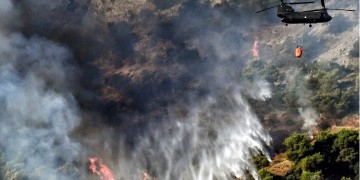 Φωτιές σε Γραμματικό Ηλείας και Κεχριές Κορινθίας: Βελτιώνεται η εικόνα στα πύρινα μέτωπα