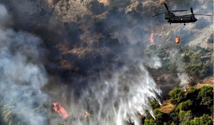 Φωτιές σε Γραμματικό Ηλείας και Κεχριές Κορινθίας: Βελτιώνεται η εικόνα στα πύρινα μέτωπα