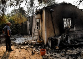 Σε ύφεση η φωτιά στην Κορινθία – Νύχτα επιφυλακής