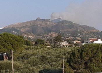 Υπό μερικό έλεγχο η φωτιά στο Καλαμάκι Ζακύνθου