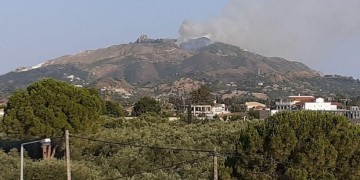 Υπό μερικό έλεγχο η φωτιά στο Καλαμάκι Ζακύνθου