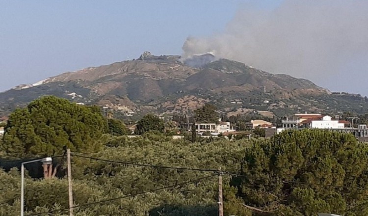Υπό μερικό έλεγχο η φωτιά στο Καλαμάκι Ζακύνθου