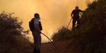 Μεγάλη φωτιά στο ΚΥΤ της Σάμου (βίντεο)