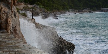 Καιρός: Άνοδος θερμοκρασίας σήμερα και βόρειοι άνεμοι 7-8 μποφόρ στο Αιγαίο