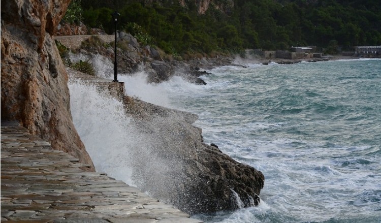 Καιρός: Άνοδος θερμοκρασίας σήμερα και βόρειοι άνεμοι 7-8 μποφόρ στο Αιγαίο