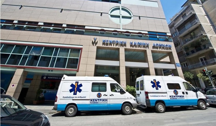 Η Κεντρική Κλινική Αθηνών διαψεύδει τα περί εγχείρησης του ψευδογιατρού
