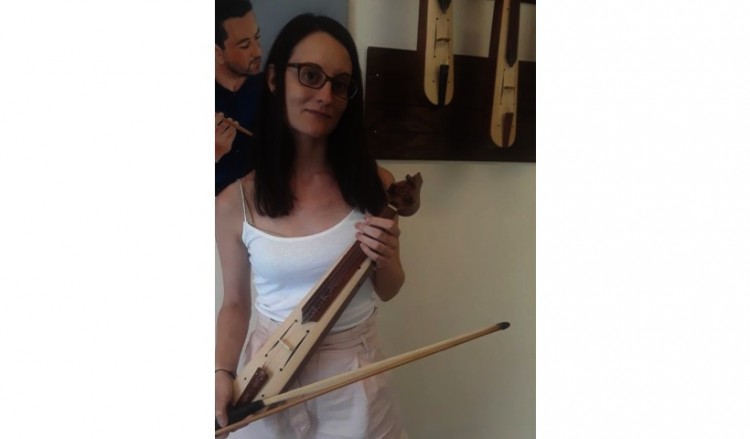 Από την Ελβετία στην Πτολεμαΐδα για δύο ποντιακές λύρες