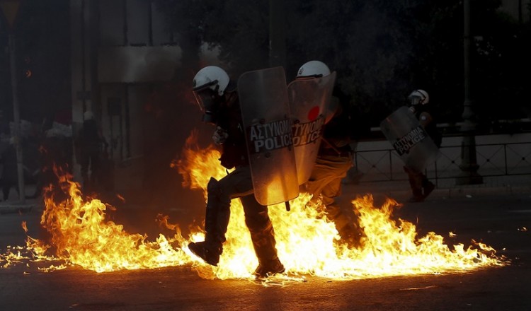 Επεισόδια σε Αθήνα και Θεσσαλονίκη στις πορείες για τις διαδηλώσεις