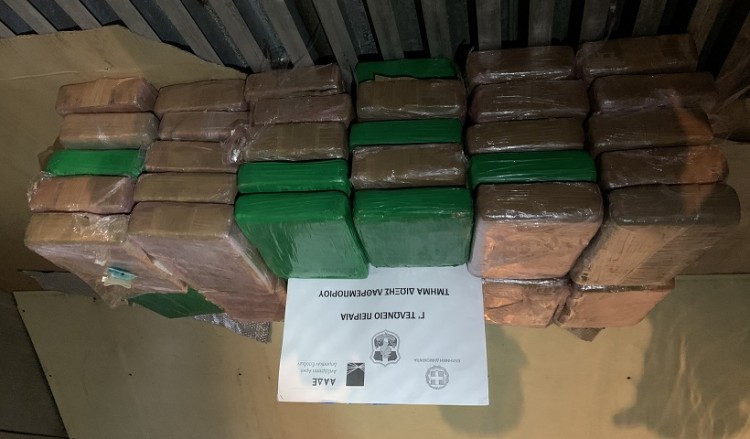Μεγάλο φορτίο κοκαΐνης σε κοντέινερ που είχε δηλωθεί με μπανάνες