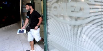Ξεκίνησαν οι αιτήσεις για το επίδομα στους εποχικούς σε τουρισμό και επισιτισμό
