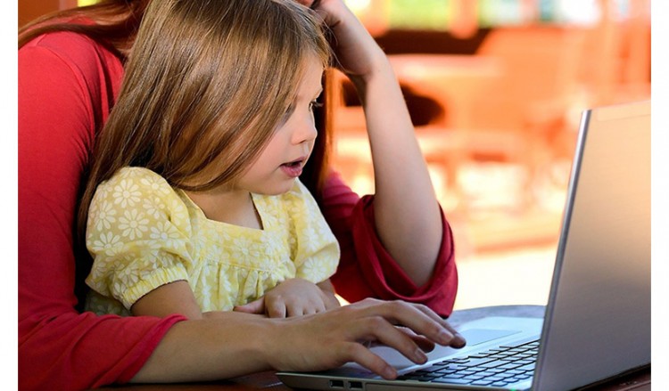 Έρχονται οι «νταντάδες της γειτονιάς» με χρηματοδότηση ΕΣΠΑ