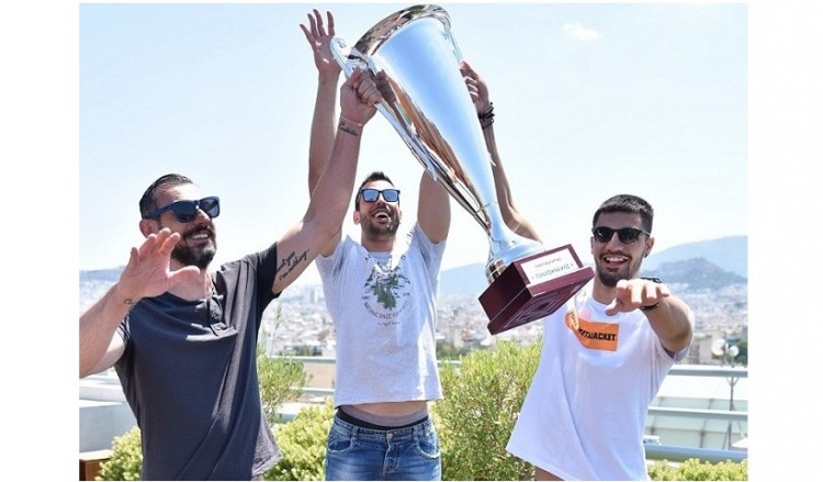 O πρωταθλητής βόλεϊ Παναθηναϊκός σηκώνει ξανά το κύπελλο