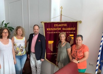 Ο πρόεδρος της Εστίας Νέας Σμύρνης στο Σύλλογο Μικρασιατών Καλαμάτας