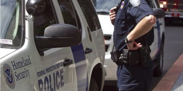 Aυτοκίνητο έπεσε πάνω σε διαδηλωτές στο Σιάτλ (βίντεο)