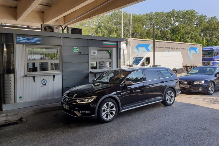 Περιορίζονται σε έξι οι πύλες εισόδου στη χώρα λόγω κορονοϊού