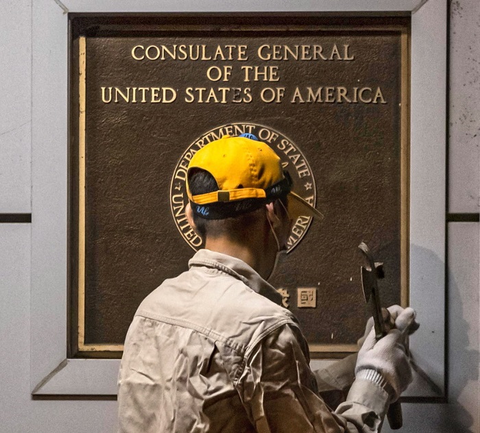 Διπλωματικός πόλεμος Κίνας-ΗΠΑ με κλείσιμο προξενείων