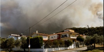 Πυρκαγιά Κεχριές Κορινθίας: Για τρίτη ημέρα μάχη με τις φλόγες