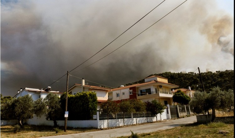 Πυρκαγιά Κεχριές Κορινθίας: Για τρίτη ημέρα μάχη με τις φλόγες