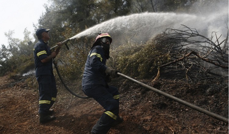 Υπό μερικό έλεγχο η φωτιά στο Πόρτο Γερμενό