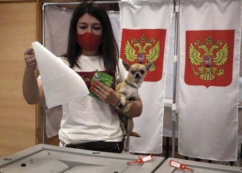ΕΕ και ΗΠΑ «ανησυχούν» για τις παρατυπίες στο δημοψήφισμα για τη συνταγματική αναθεώρηση στη Ρωσία