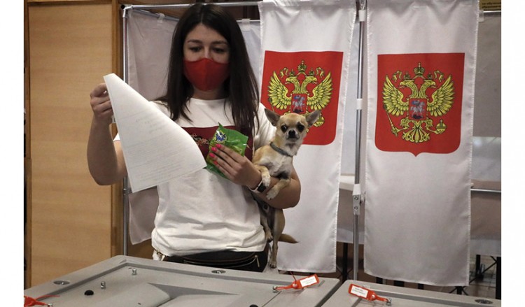 ΕΕ και ΗΠΑ «ανησυχούν» για τις παρατυπίες στο δημοψήφισμα για τη συνταγματική αναθεώρηση στη Ρωσία