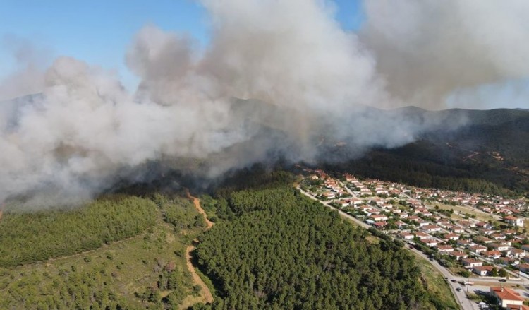 Φωτιά στις Σάπες Ροδόπης, κοντά σε σπίτια (φωτο)
