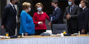 Η Σύνοδος Κορυφής θα συνεχιστεί το απόγευμα – Διαφαίνεται συμφωνία