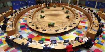 Μάσκες και δώρα σε μια ασυνήθιστη Σύνοδο Κορυφής