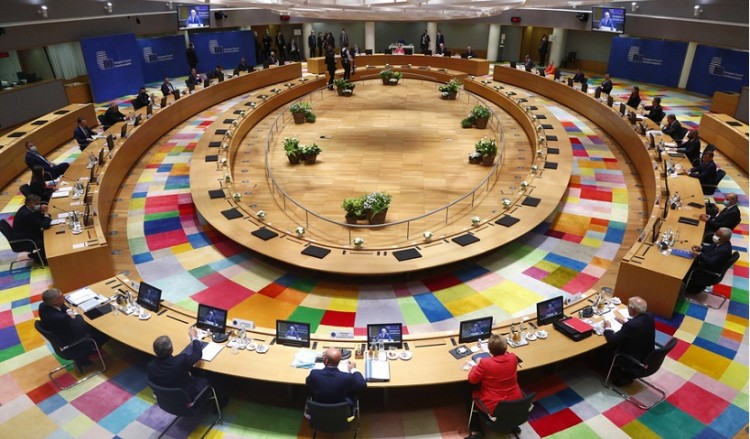 Μάσκες και δώρα σε μια ασυνήθιστη Σύνοδο Κορυφής