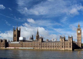 Βρετανία: Ξαναρχίζουν οι πωλήσεις όπλων στη Σαουδική Αραβία