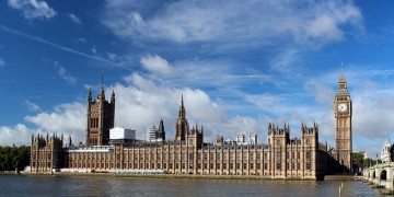 Βρετανία: Ξαναρχίζουν οι πωλήσεις όπλων στη Σαουδική Αραβία